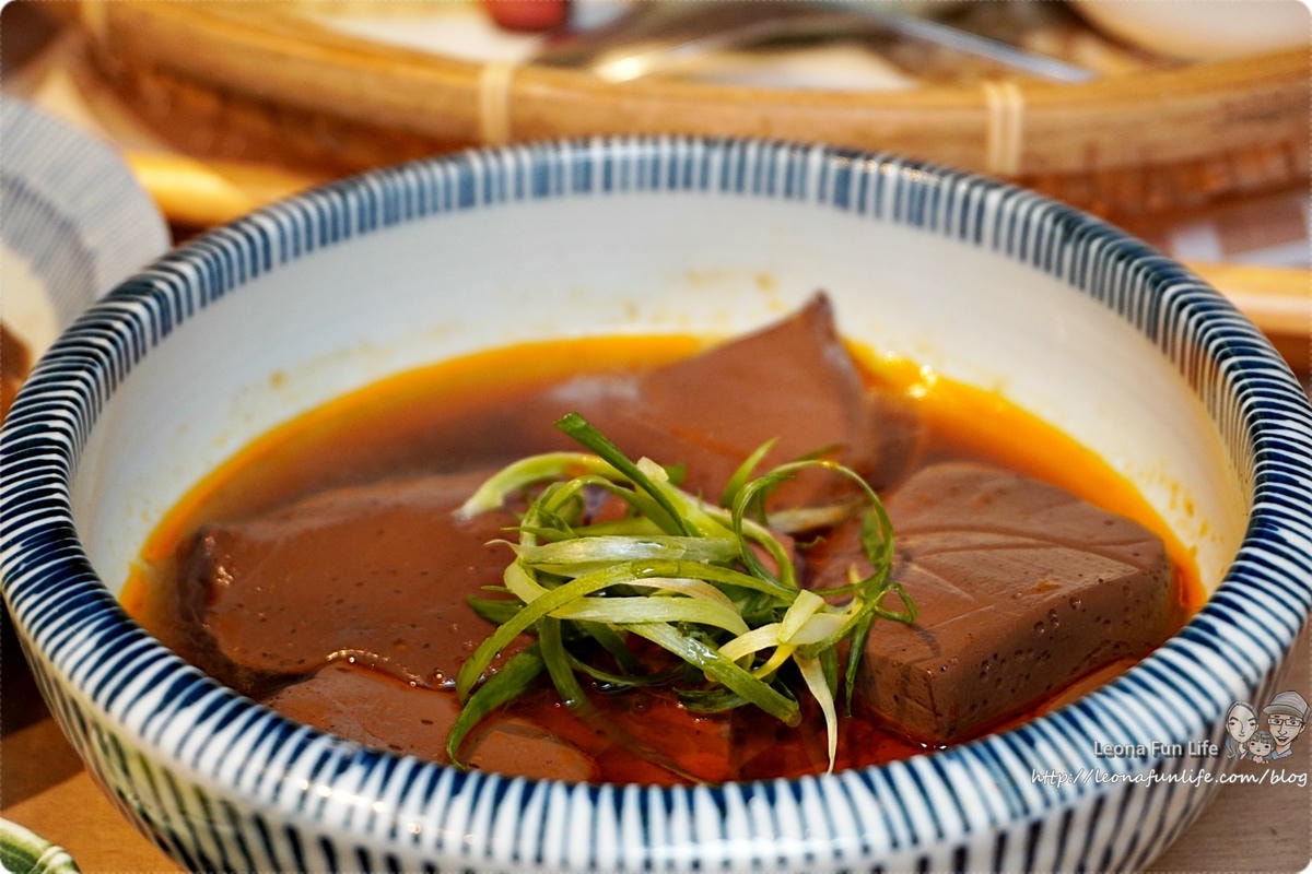 20251027_-106 20251027_-106