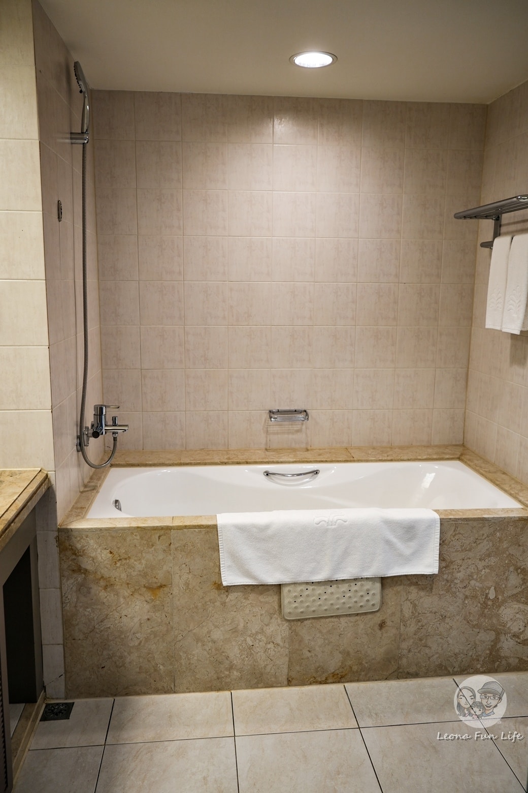 20251027_-193 20251027_-193