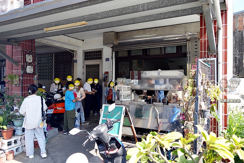 苗栗銅鑼小食光：車站前的排隊人氣美食，Q彈水晶餃與古早味米粉