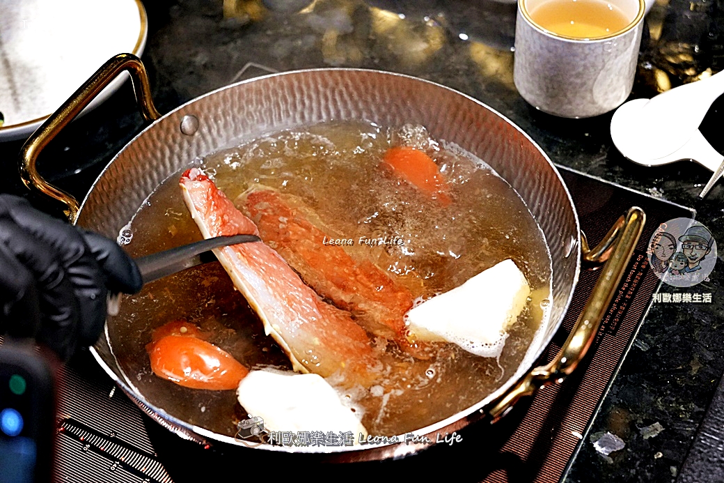 台中頂級火鍋推薦|匠極緻鍋物-雙人奢華套餐:專人桌邊服務,帝王蟹與頂級海陸的感官盛宴 - 第26張圖 台中頂級火鍋推薦|匠極緻鍋物-雙人奢華套餐:專人桌邊服務,帝王蟹與頂級海陸的感官盛宴