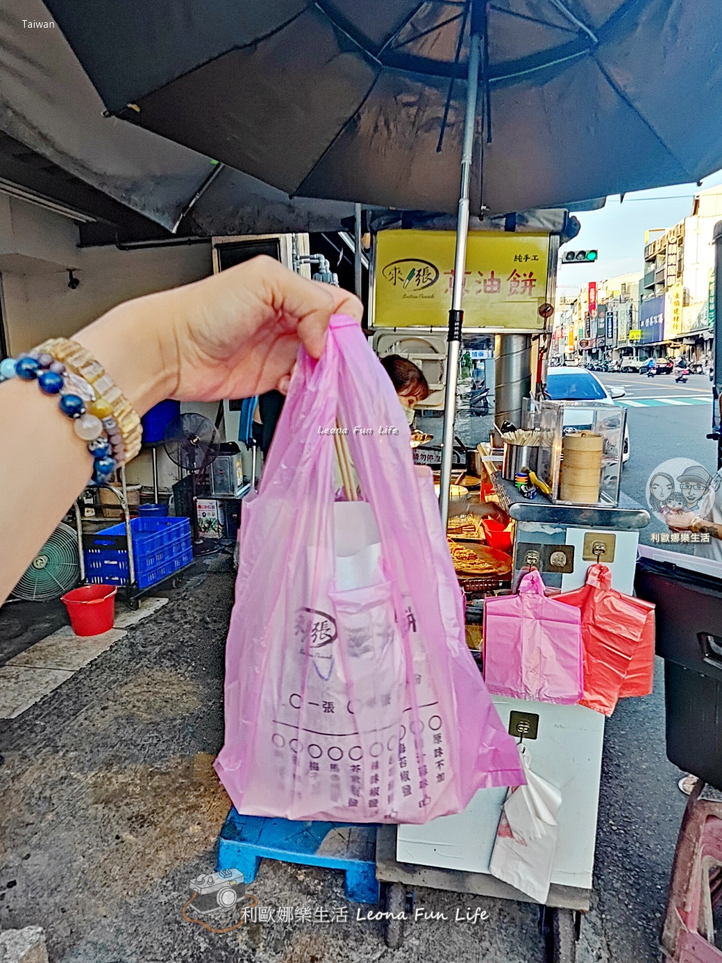 台中太平下午茶|來一張蔥油餅：中興路排隊點心！現揉現煎的酥脆口感，十三種風味任你搭