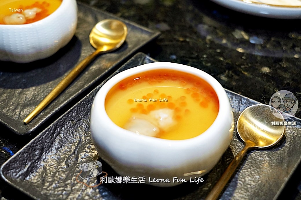 台中頂級火鍋推薦|匠極緻鍋物-雙人奢華套餐:專人桌邊服務,帝王蟹與頂級海陸的感官盛宴 - 第12張圖 台中頂級火鍋推薦|匠極緻鍋物-雙人奢華套餐:專人桌邊服務,帝王蟹與頂級海陸的感官盛宴