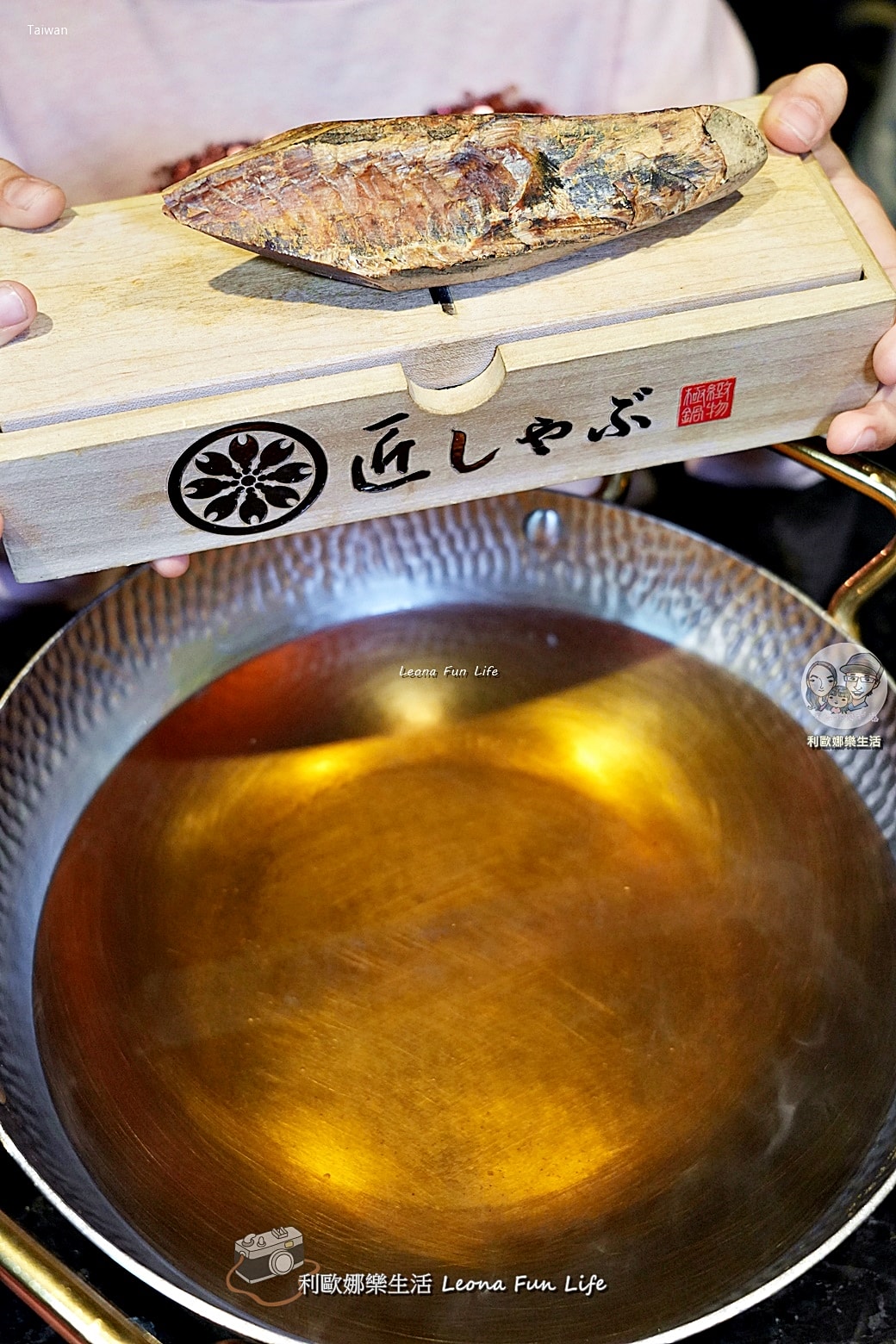 台中頂級火鍋推薦|匠極緻鍋物-雙人奢華套餐:專人桌邊服務,帝王蟹與頂級海陸的感官盛宴 - 第13張圖 台中頂級火鍋推薦|匠極緻鍋物-雙人奢華套餐:專人桌邊服務,帝王蟹與頂級海陸的感官盛宴