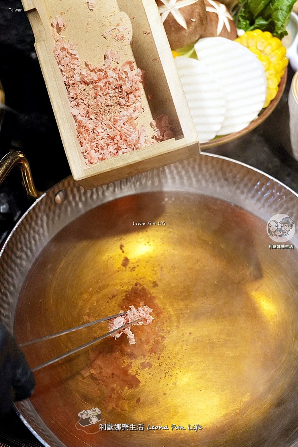 台中頂級火鍋推薦|匠極緻鍋物-雙人奢華套餐:專人桌邊服務,帝王蟹與頂級海陸的感官盛宴 - 第17張圖 台中頂級火鍋推薦|匠極緻鍋物-雙人奢華套餐:專人桌邊服務,帝王蟹與頂級海陸的感官盛宴