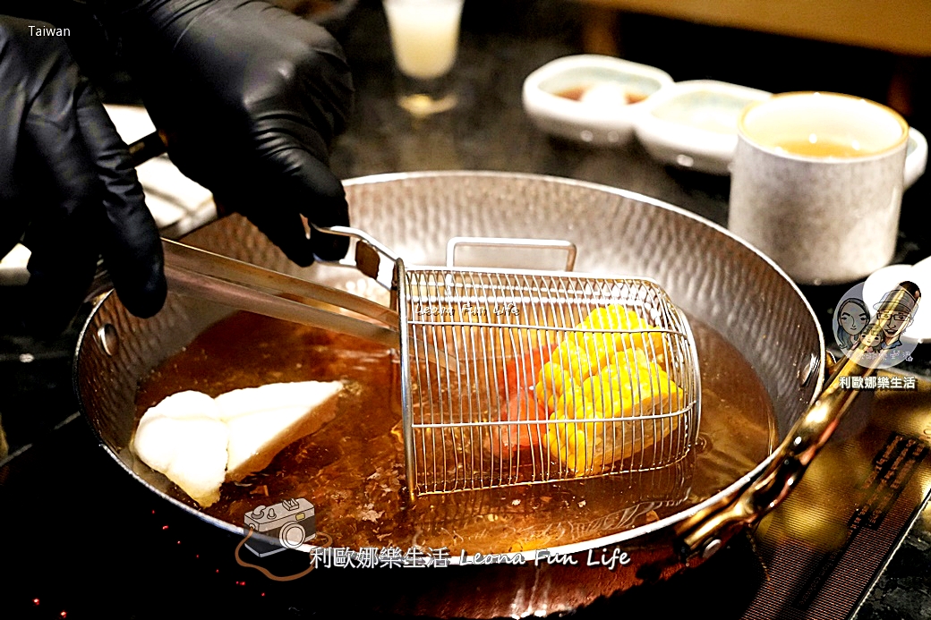 台中頂級火鍋推薦|匠極緻鍋物-雙人奢華套餐:專人桌邊服務,帝王蟹與頂級海陸的感官盛宴 - 第25張圖 台中頂級火鍋推薦|匠極緻鍋物-雙人奢華套餐:專人桌邊服務,帝王蟹與頂級海陸的感官盛宴