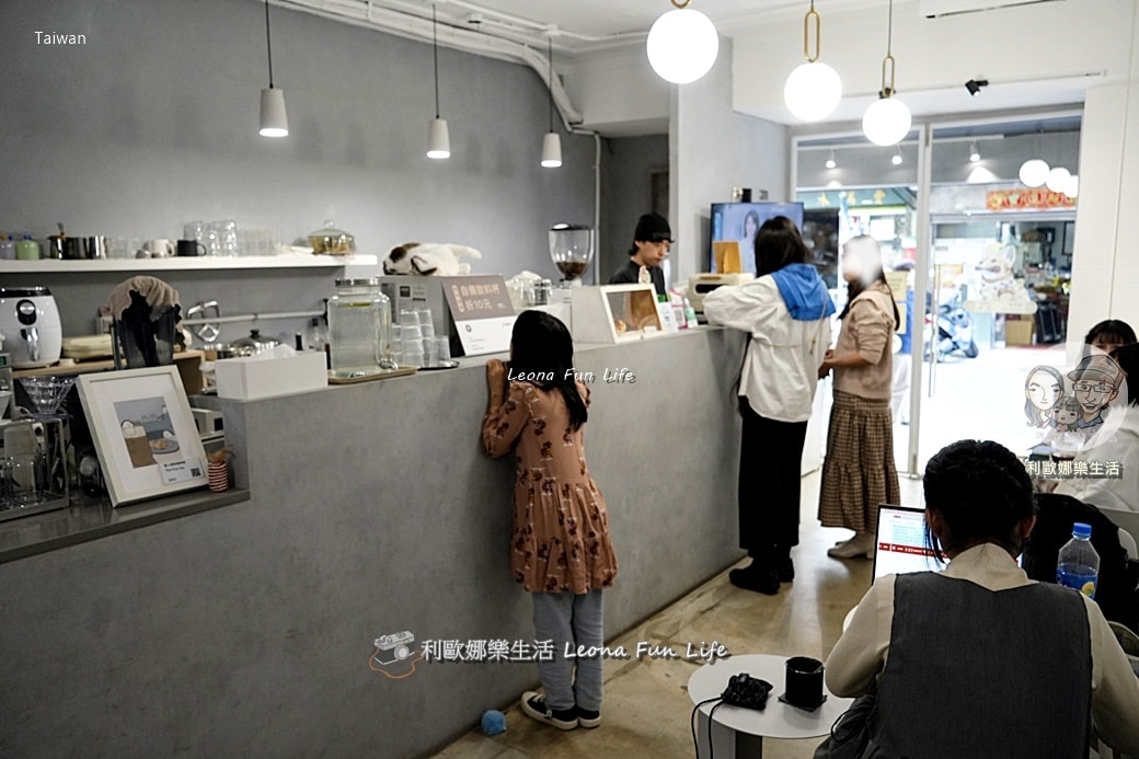 行天宮必訪咖啡廳｜珈琲部 COFFEE & CO-開箱韓國女團同款毛巾卷，季節限定草莓、招牌蝸牛捲，還有萌貓坐鎮！