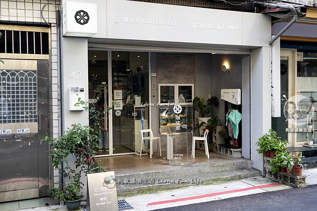 行天宮必訪咖啡廳｜珈琲部 COFFEE & CO-開箱韓國女團同款毛巾卷，季節限定草莓、招牌蝸牛捲，還有萌貓坐鎮！