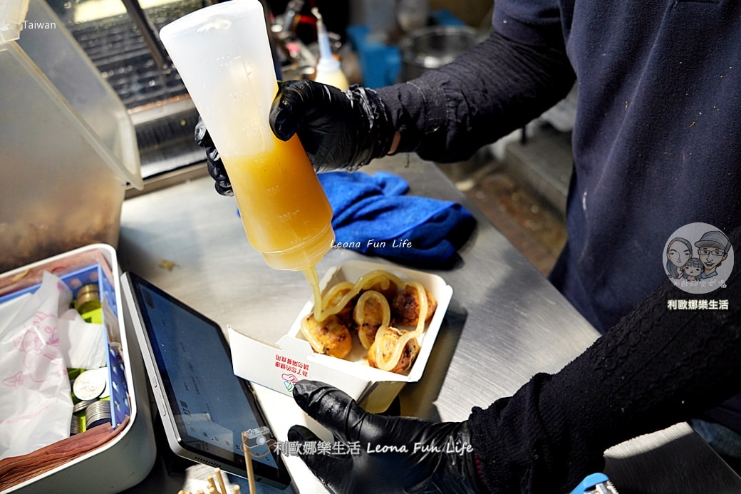 高雄興中夜市美食｜丸more脆皮章魚燒-超酥外皮搭配金莎醬鹹香滋味大推薦!!