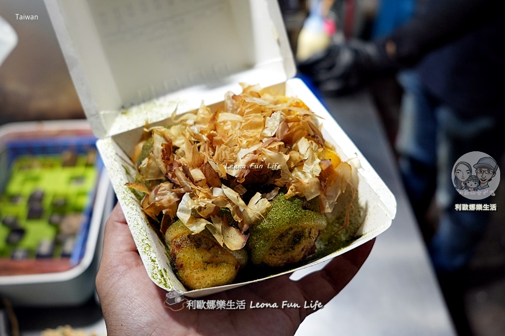 高雄興中夜市美食｜丸more脆皮章魚燒-超酥外皮搭配金莎醬鹹香滋味大推薦!!