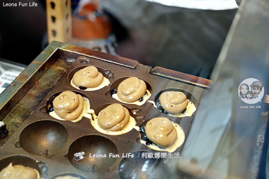 台中永興街美食|滾滾燒雞蛋糕-超萌手工小雞帽老闆，大推爆漿珍奶內餡！