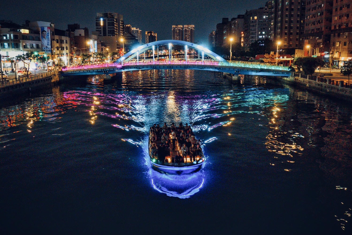台南運河百年慶|府城遊船記:超酷「低頭過橋」體驗!光影藝術、水上音樂祭全攻略 - 第28張圖 台南運河百年慶|府城遊船記:超酷「低頭過橋」體驗!光影藝術、水上音樂祭全攻略
