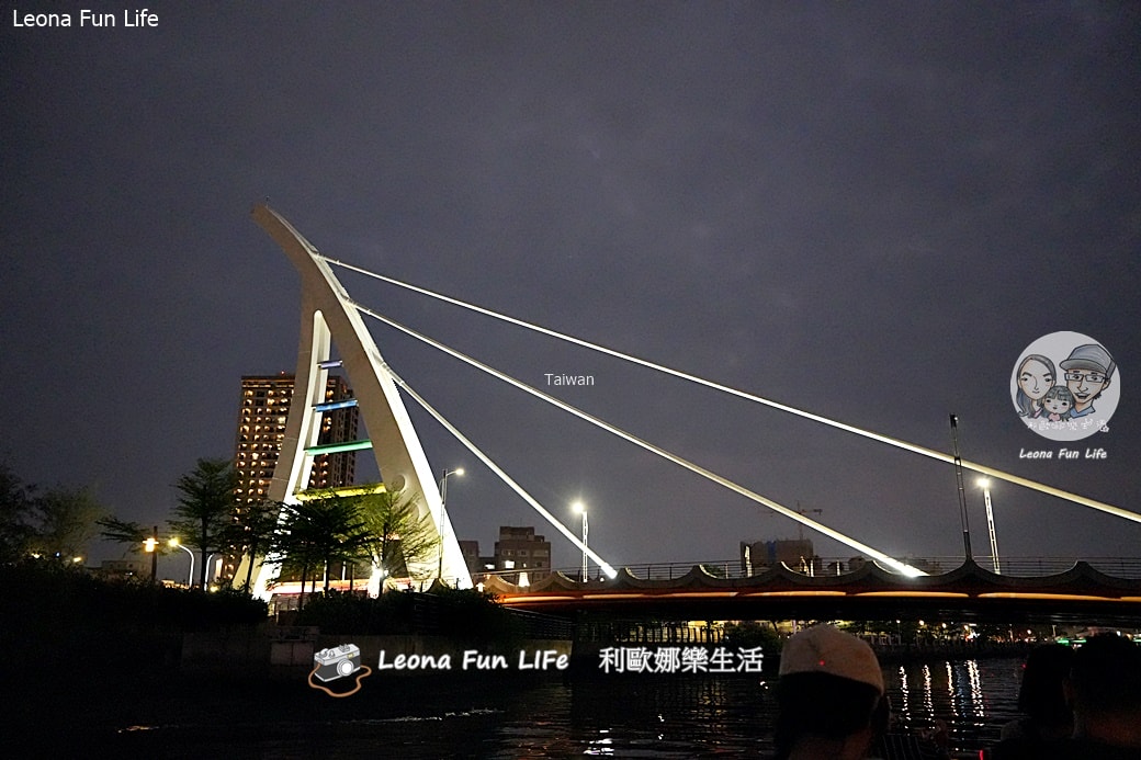 台南運河百年慶｜府城遊船記：超酷「低頭過橋」體驗！光影藝術、水上音樂祭全攻略
