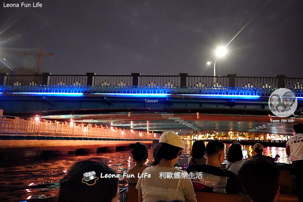 台南運河百年慶｜府城遊船記：超酷「低頭過橋」體驗！光影藝術、水上音樂祭全攻略
