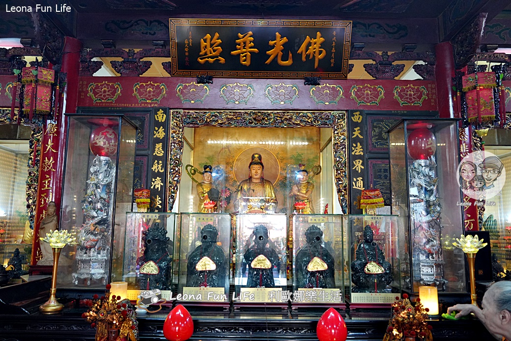 台中拜拜景點|晉封威靈公都城隍廟-壯觀墨玉石獅、十殿閻羅壁畫、二樓觀音金龍池造景,心靈淨化必訪 - 第33張圖 台中拜拜景點|晉封威靈公都城隍廟-壯觀墨玉石獅、十殿閻羅壁畫、二樓觀音金龍池造景,心靈淨化必訪