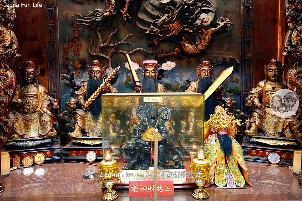 台中拜拜景點|晉封威靈公都城隍廟-壯觀墨玉石獅、十殿閻羅壁畫、二樓觀音金龍池造景,心靈淨化必訪 - 第20張圖 台中拜拜景點|晉封威靈公都城隍廟-壯觀墨玉石獅、十殿閻羅壁畫、二樓觀音金龍池造景,心靈淨化必訪