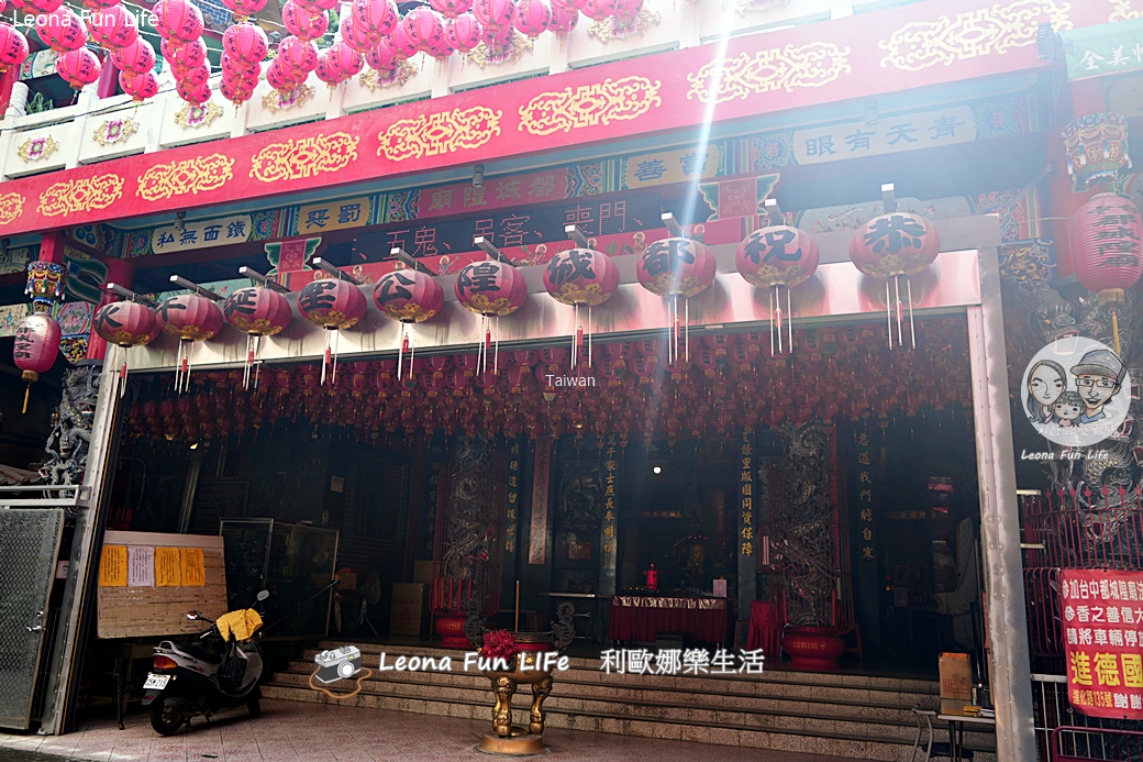 台中拜拜景點|晉封威靈公都城隍廟-壯觀墨玉石獅、十殿閻羅壁畫、二樓觀音金龍池造景,心靈淨化必訪 - 第4張圖 台中拜拜景點|晉封威靈公都城隍廟-壯觀墨玉石獅、十殿閻羅壁畫、二樓觀音金龍池造景,心靈淨化必訪