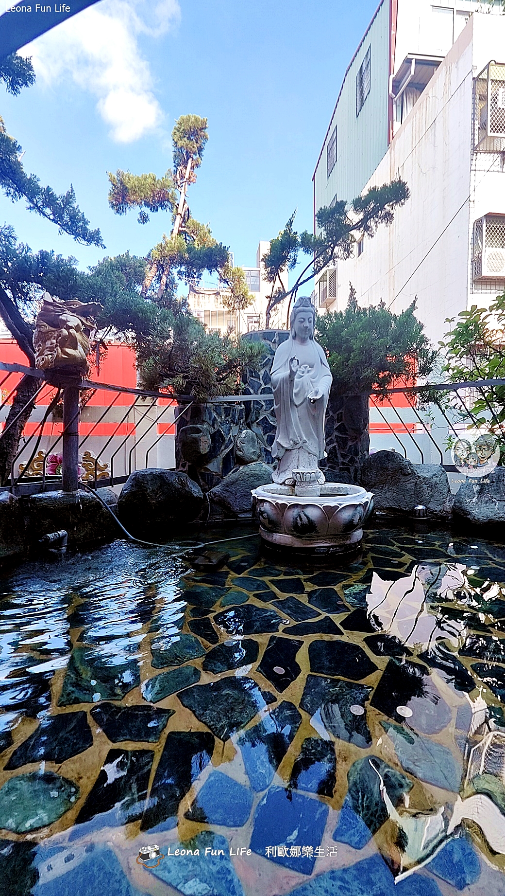 台中拜拜景點|晉封威靈公都城隍廟-壯觀墨玉石獅、十殿閻羅壁畫、二樓觀音金龍池造景,心靈淨化必訪 - 第42張圖 台中拜拜景點|晉封威靈公都城隍廟-壯觀墨玉石獅、十殿閻羅壁畫、二樓觀音金龍池造景,心靈淨化必訪