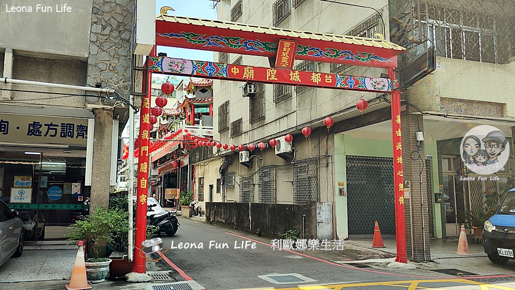 台中拜拜景點|晉封威靈公都城隍廟-壯觀墨玉石獅、十殿閻羅壁畫、二樓觀音金龍池造景,心靈淨化必訪 - 第3張圖 台中拜拜景點|晉封威靈公都城隍廟-壯觀墨玉石獅、十殿閻羅壁畫、二樓觀音金龍池造景,心靈淨化必訪