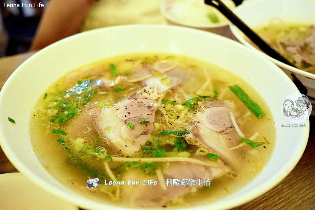 台中中區異國美食｜Hello Vietnam 河內美食-米線拼盤、烤肉串與炸春捲必點，必比登平價美食