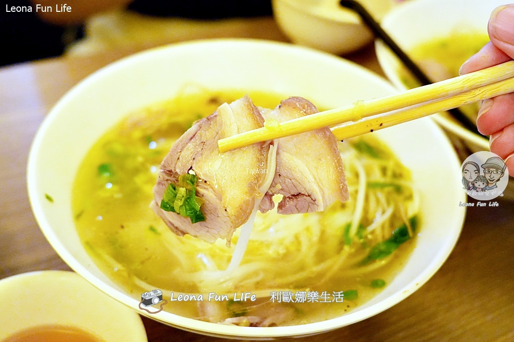 台中中區異國美食｜Hello Vietnam 河內美食-米線拼盤、烤肉串與炸春捲必點，必比登平價美食